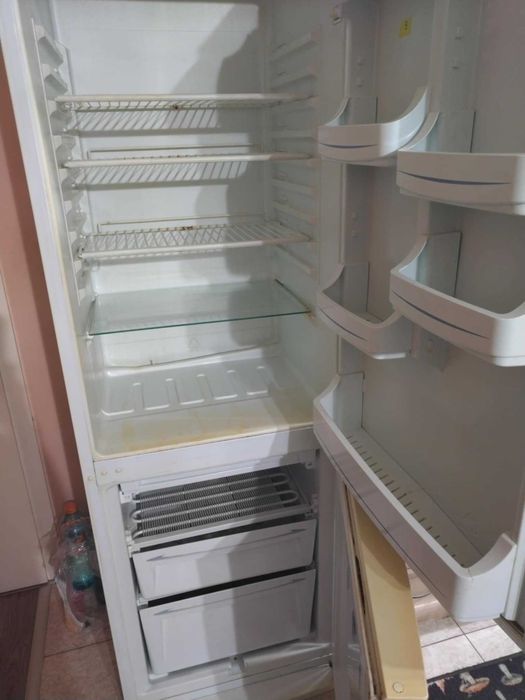 Хладилник с фризер Волтел