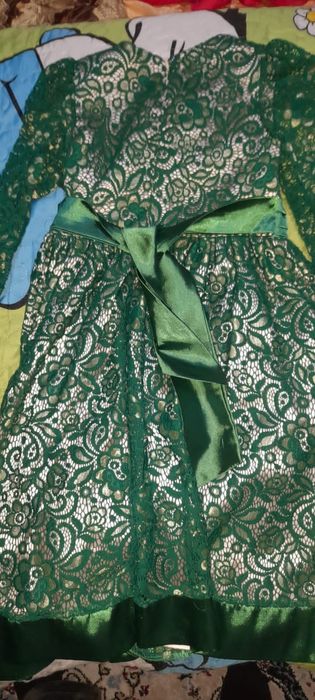 Платье нарядное модное.