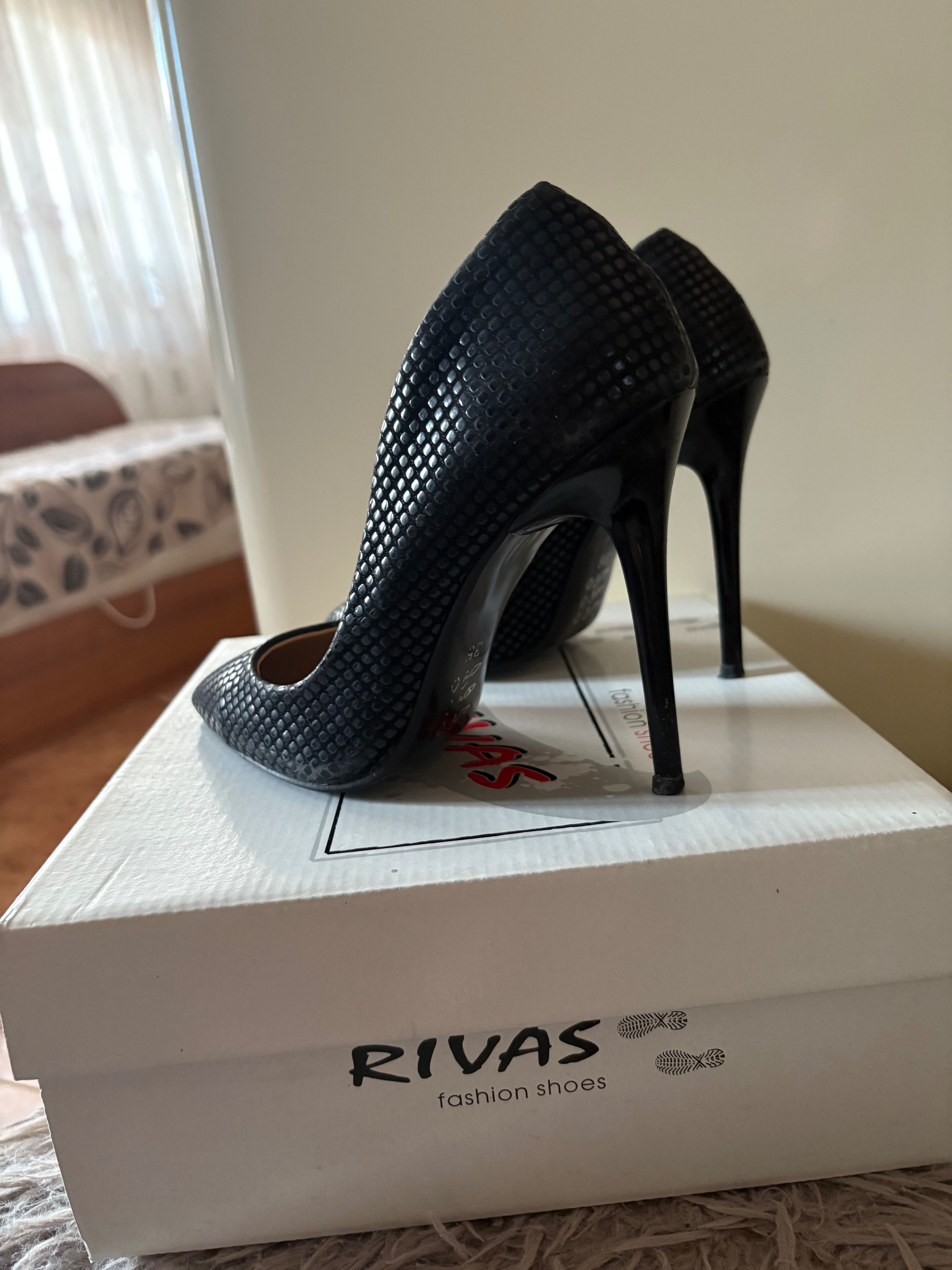 Модерни токчета Rivas