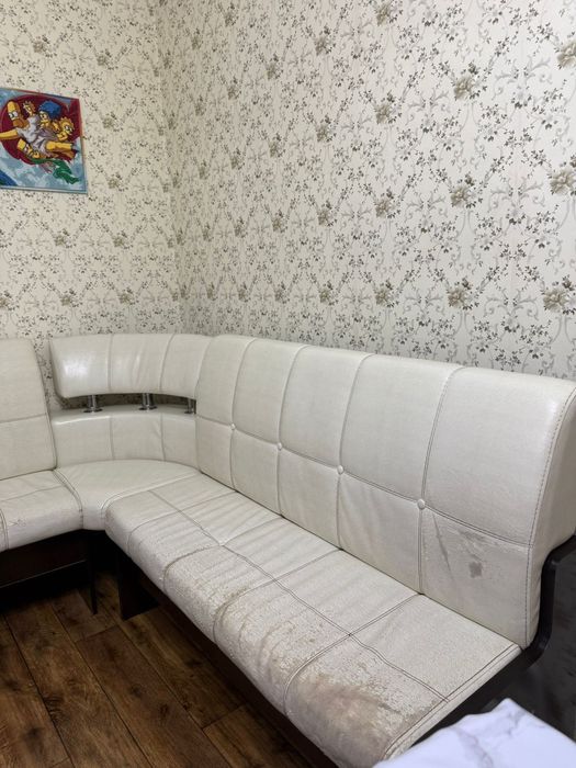 Продаётся угловой диван для күхни