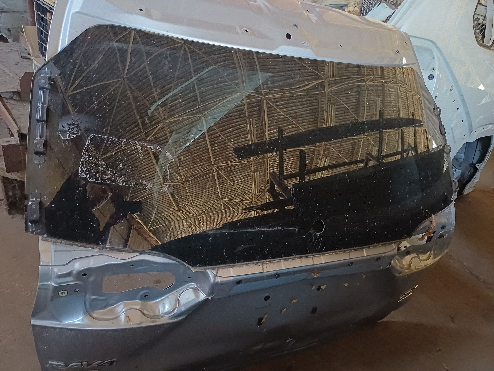 Части за Тойота RAV4 и ламарини 2023година