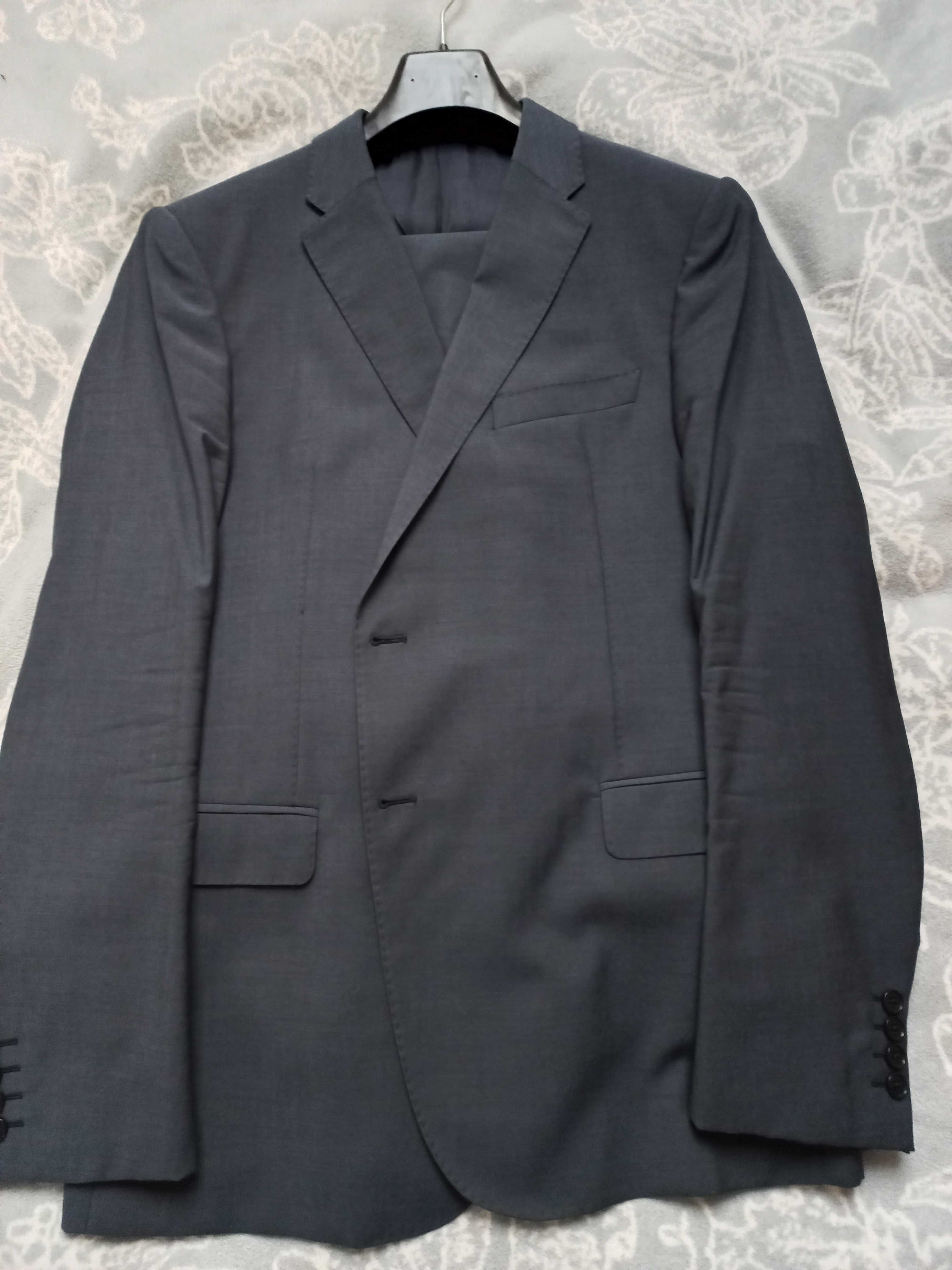 Costum barbati ARMANI marime XL