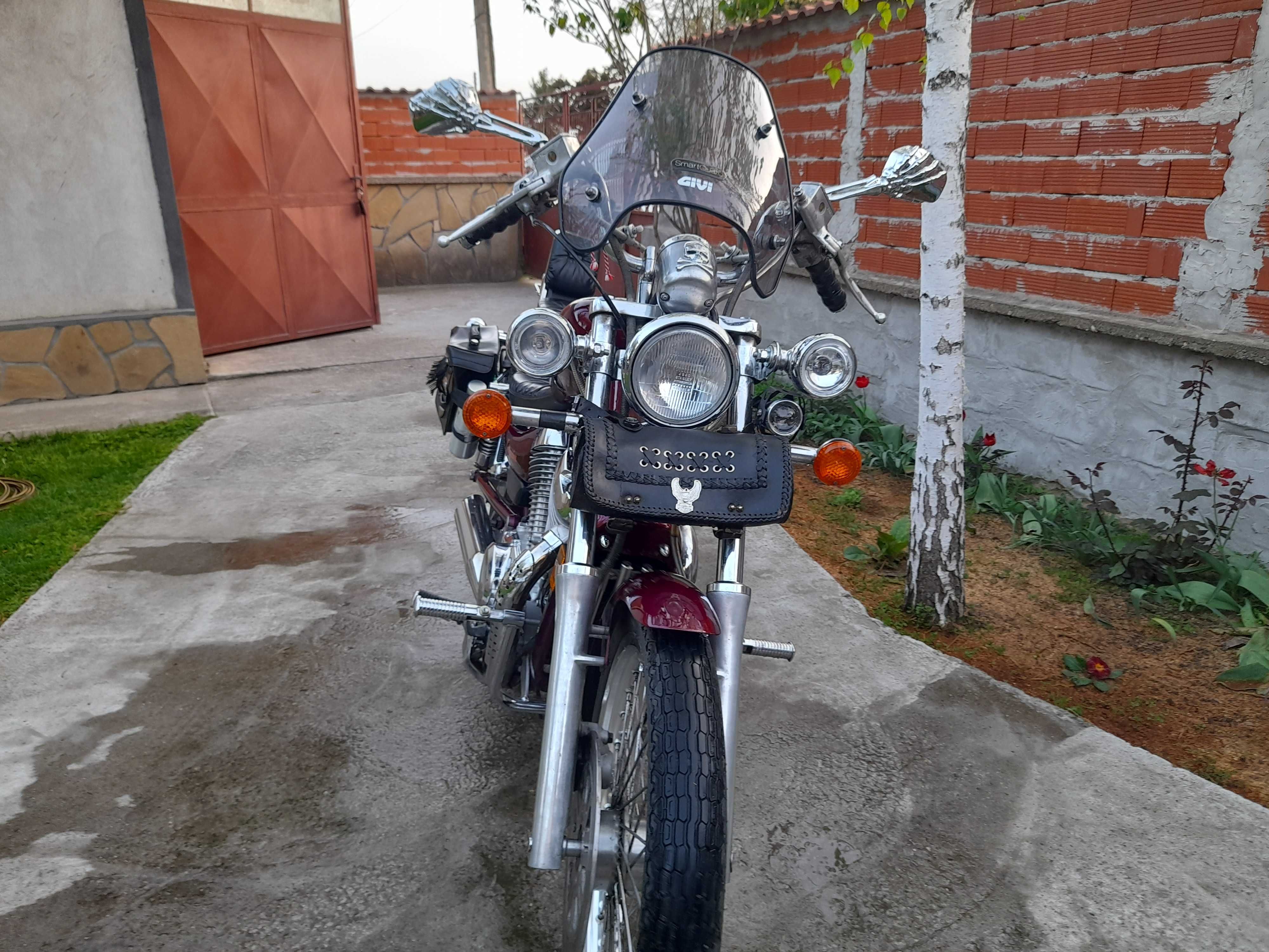 Suzuki Intruder 750 - мотоциклет, чопър.