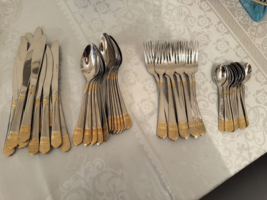 Набор ложек и вилок