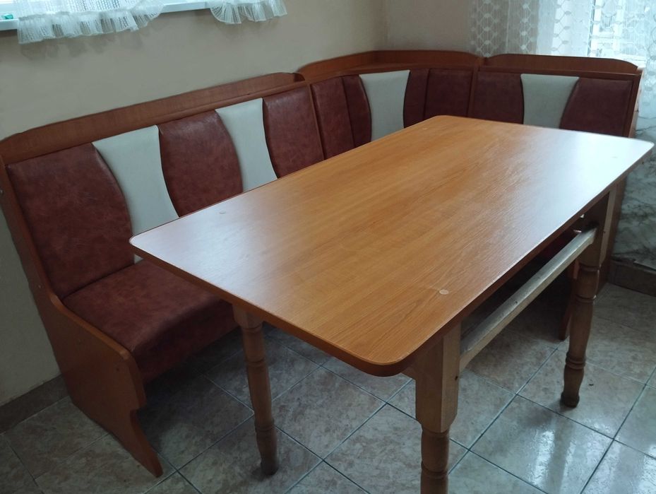 Coltar Bucatarie cu Masa si 2 Tabureti