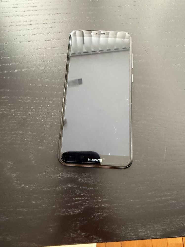 Продавам Huawei Y6
