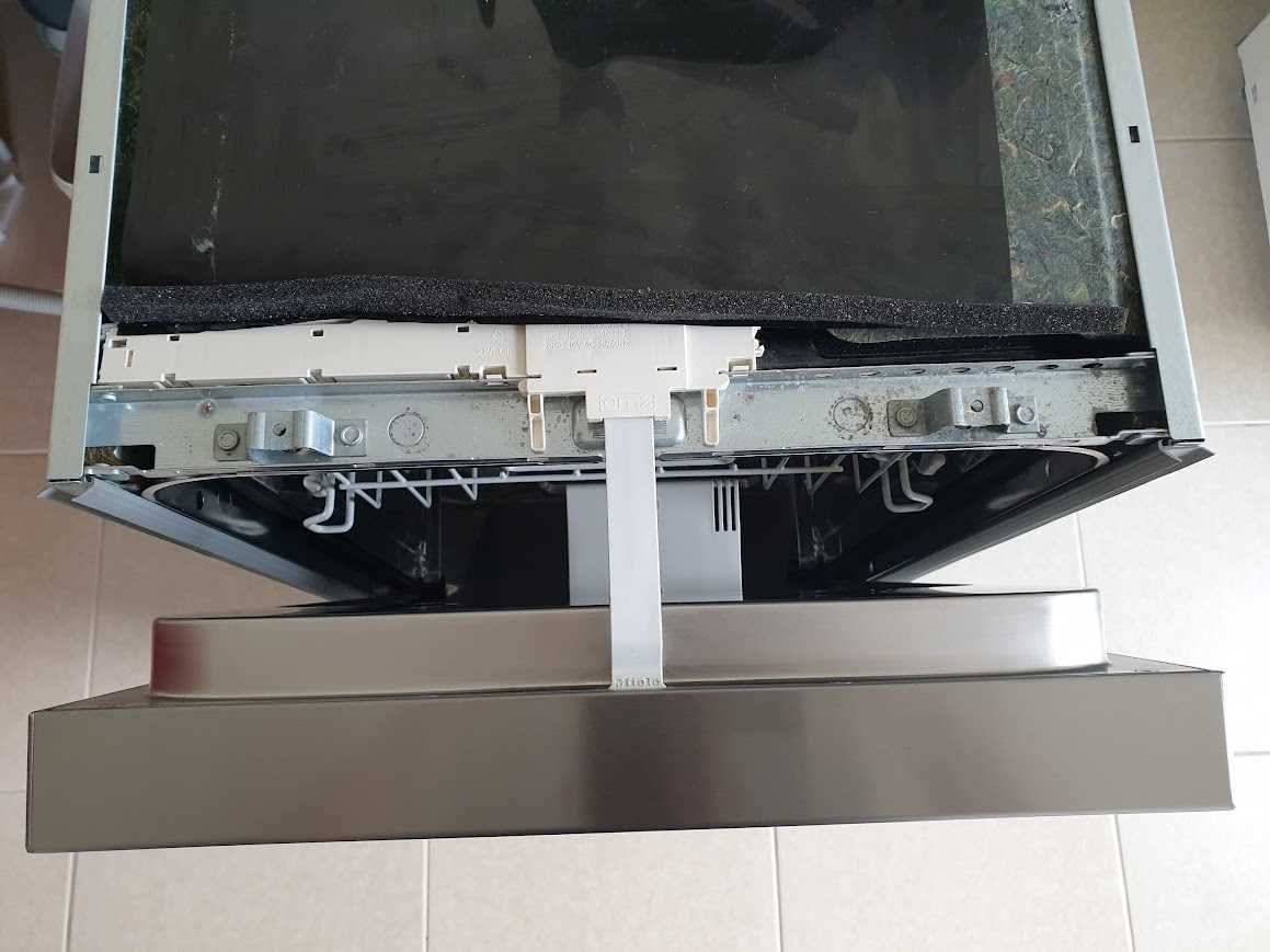 45см - Inox Miele Auto Open Съдомиялна - Частично Вграждане - Тясна