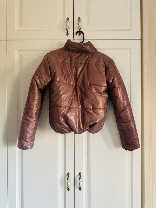 Geaca din puf si material impermeabil , calduroasa si usoara masura S