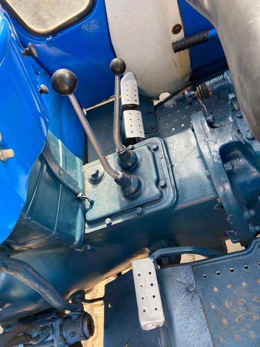 Vând tractor Ford 4000