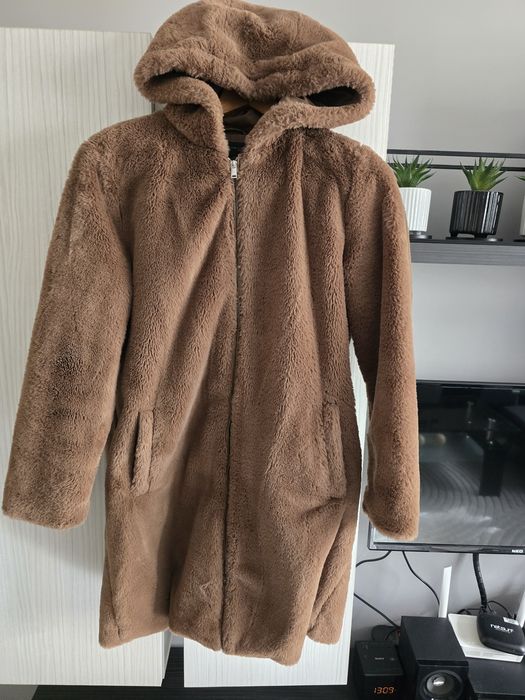 Пухкаво кафяво палто с качулка