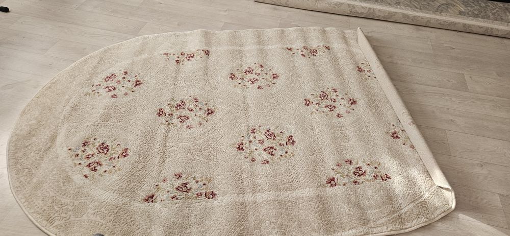 Продам овальный ковёр.