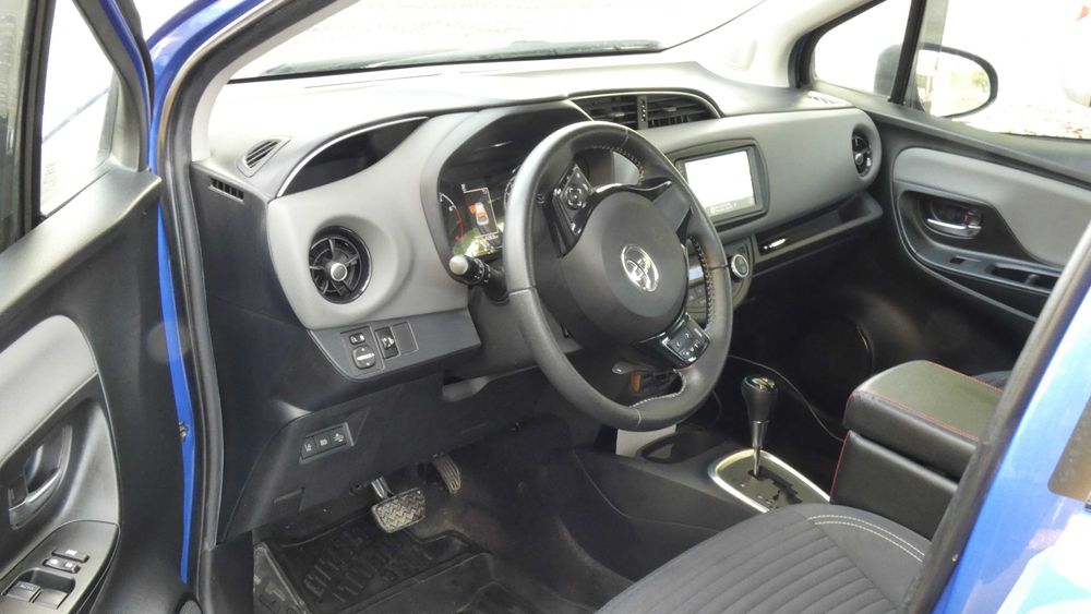 Toyota Yaris 2020г  40 000км