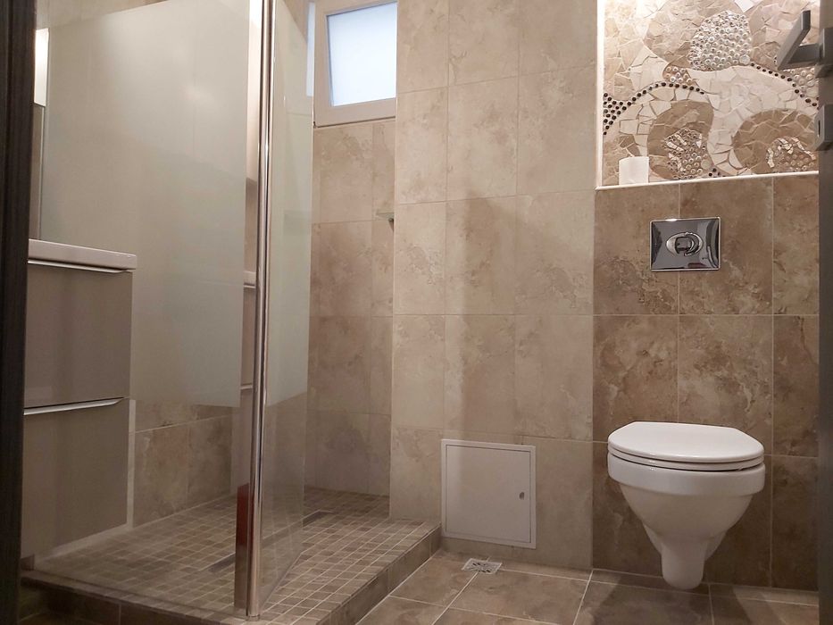 Inchiriez apartament 3 camere, decomandat, ultracentral, Pitesti