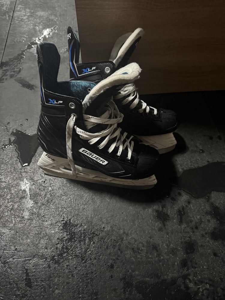 Продам коньки bauer