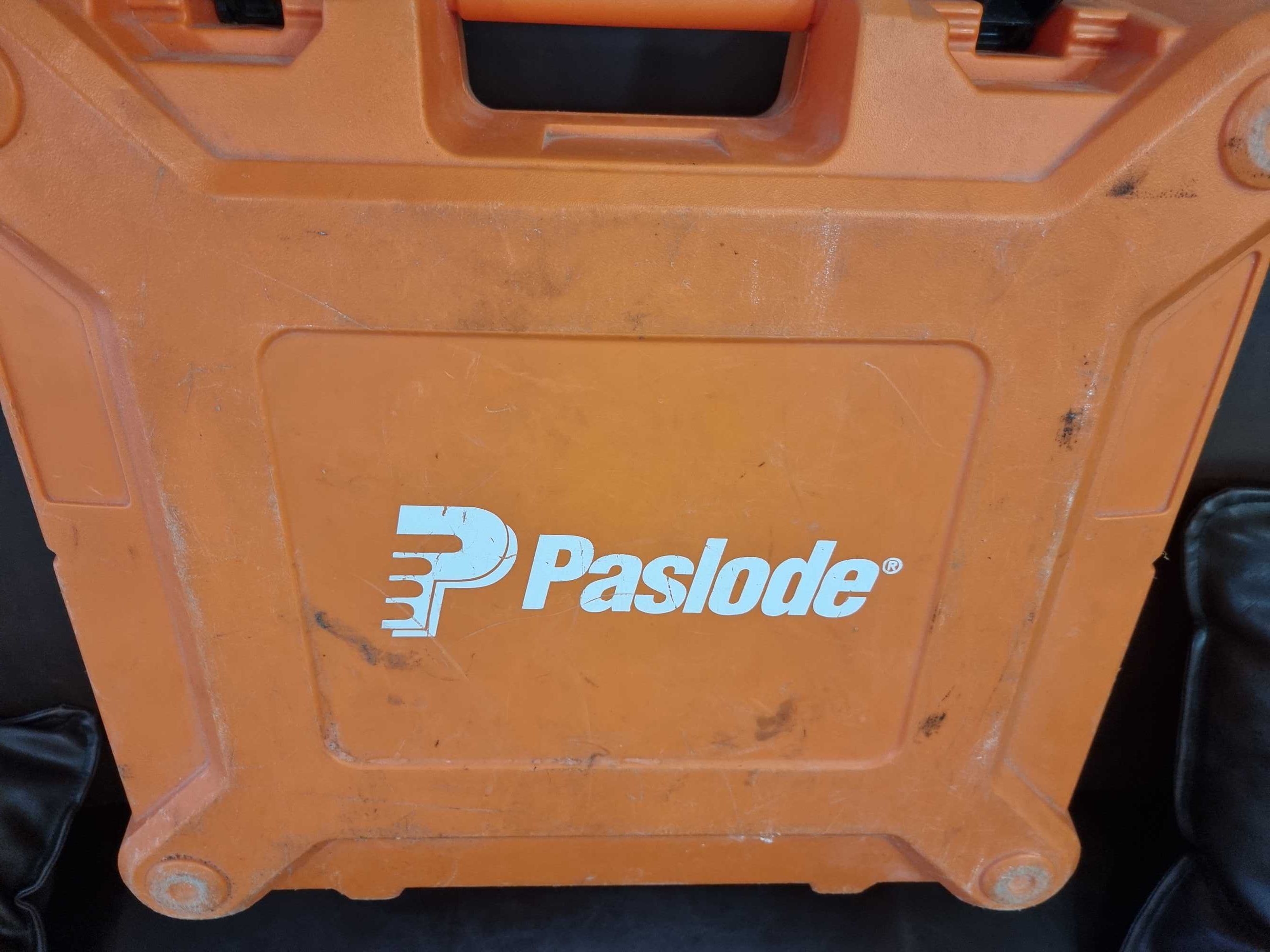 Пистолет за коване на пирони Paslode IM100Ci