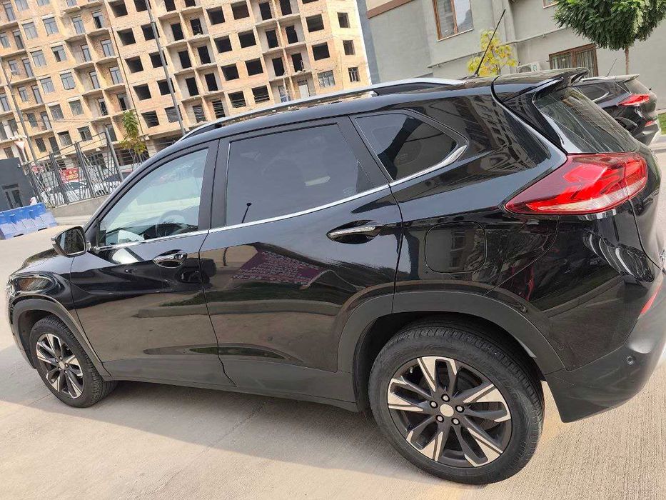 Срочно продам Shevrolet Tracker 2-Позиция, 87.000 пробег, 2023 вмятина