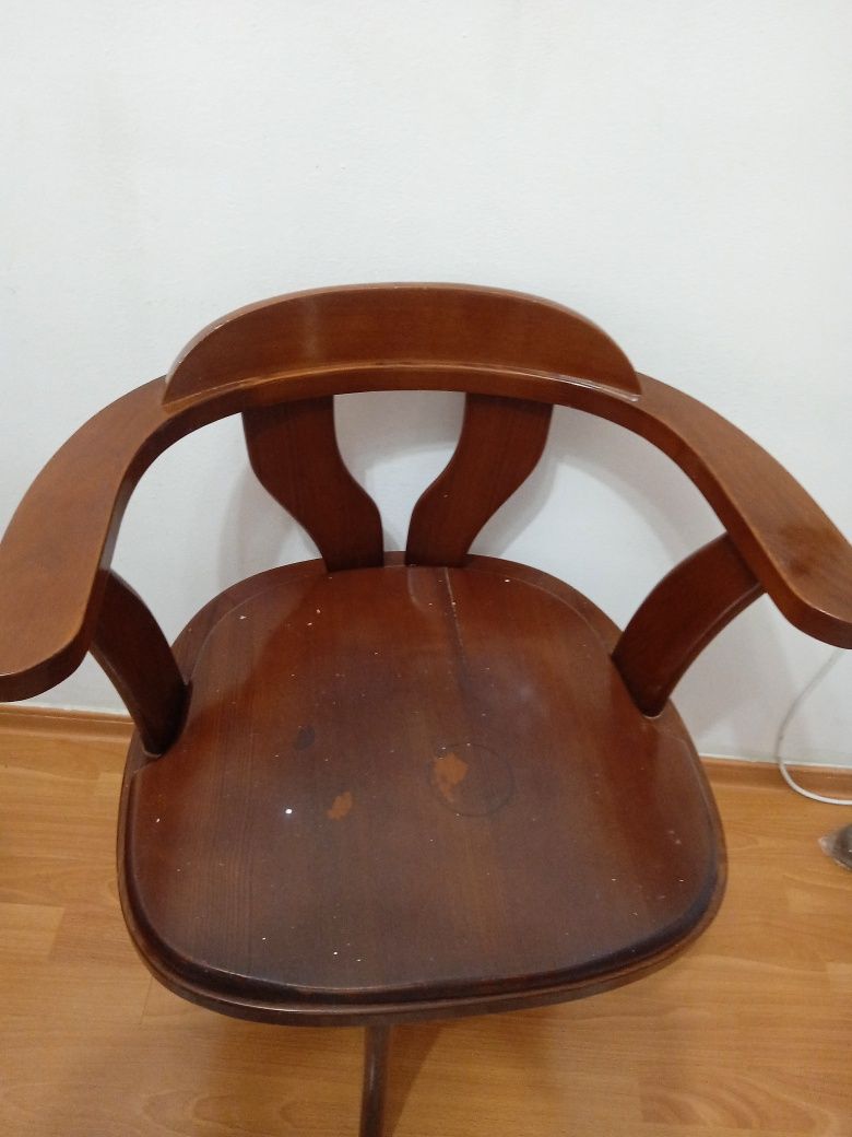 Деревянный стул ,офисная мебель