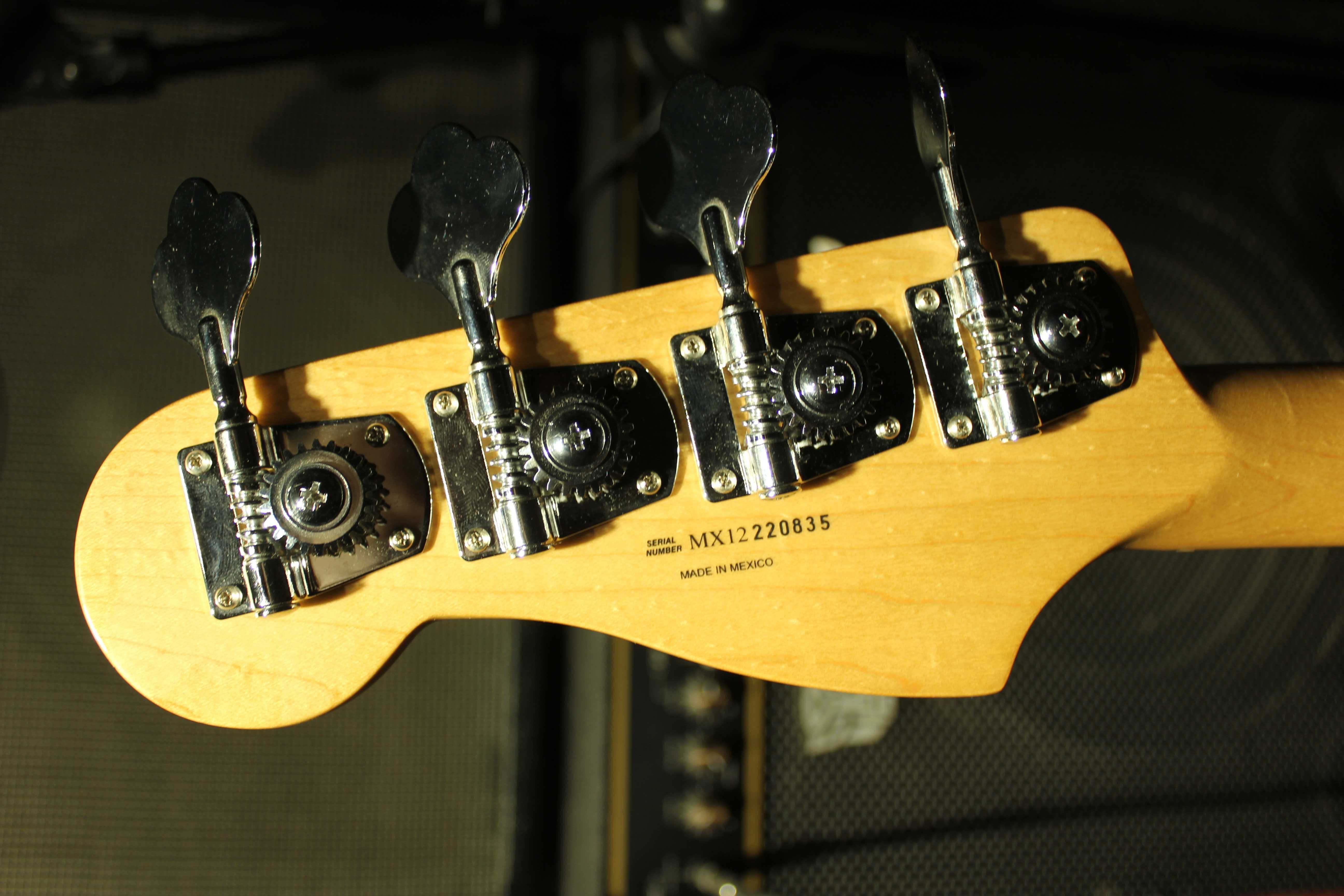 Бас гитара fender precision