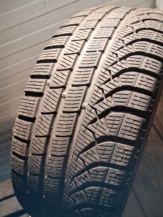 1xAnvelopa second iarna 245 40 R19 Pirelli Pzerowinter rft 2023
