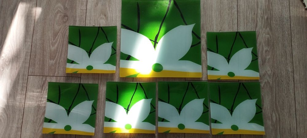 Десертные тарелки и блюдо