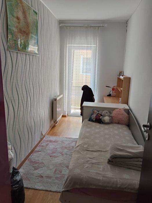Proprietar.Vind apartament 3 camere