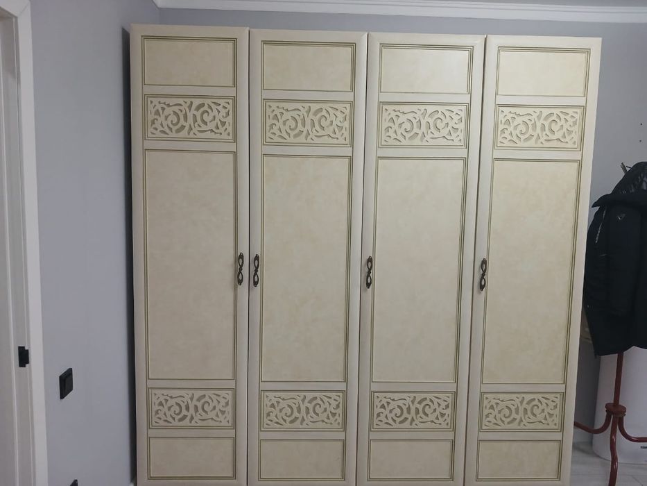 Продается спальный гарнитур, состаяние новое.