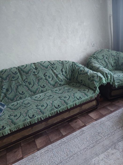 Мягкий уголок. Диван и два кресла. Б/У  в хорошем состоянии.
