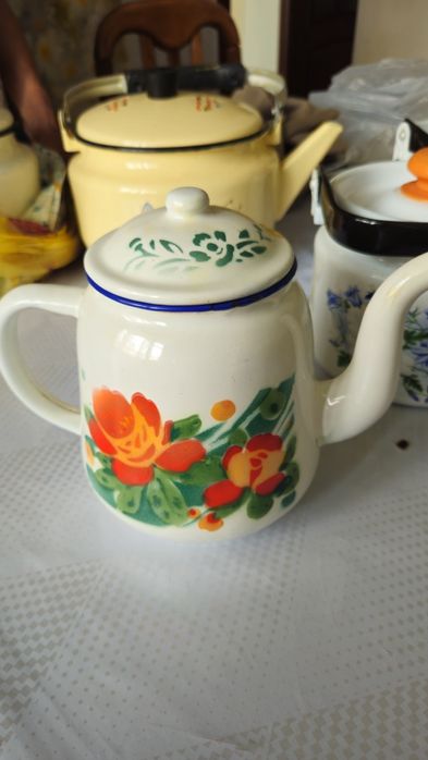 Чайники разные эмалированное