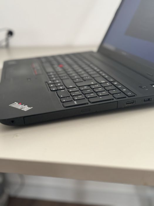 Lenovo E550• procesor i7-5500u• 12gb ram• 15,6” Full HD• bateria 4 ore