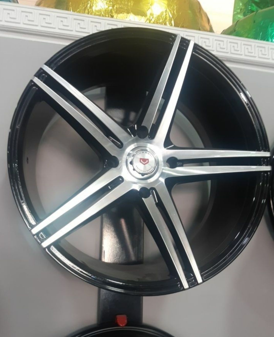 Diska balon sotiladi 17 singan yorilgan joyi yoq idial diska 230$