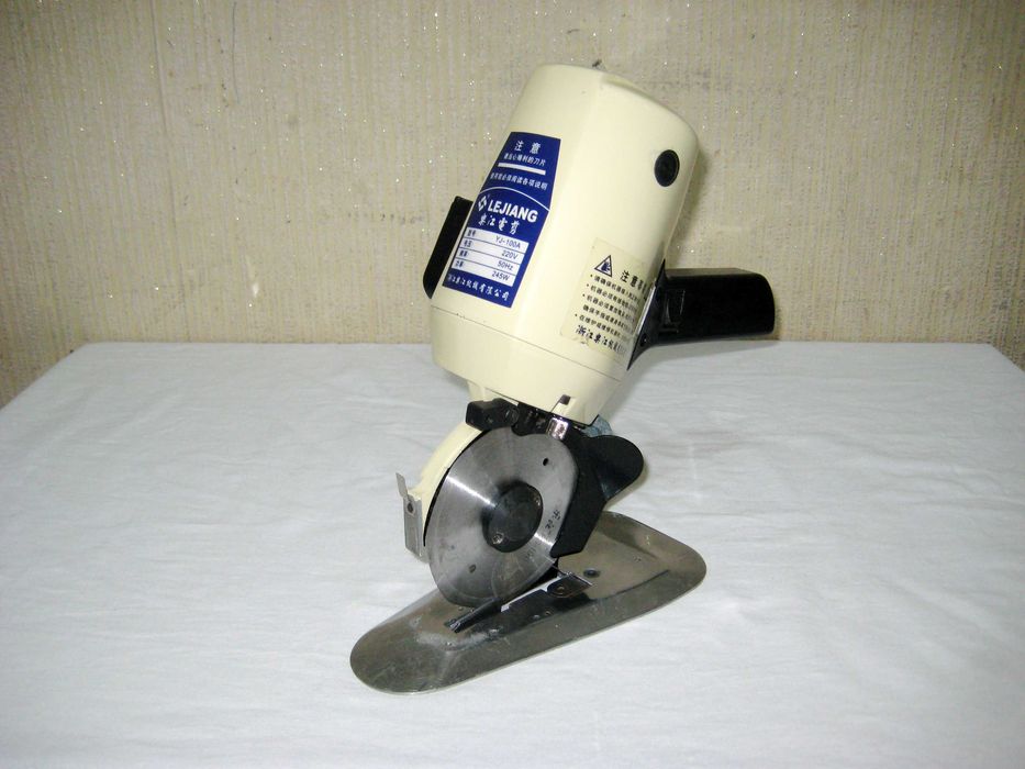 Раскройный нож дисковый LEJIANG 100мм для ткани почти новым состоянии!