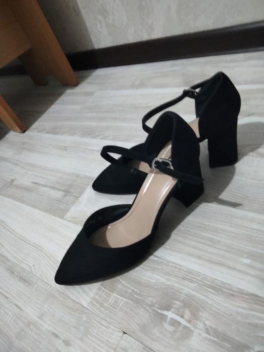 Продам туфли женские 39 новые