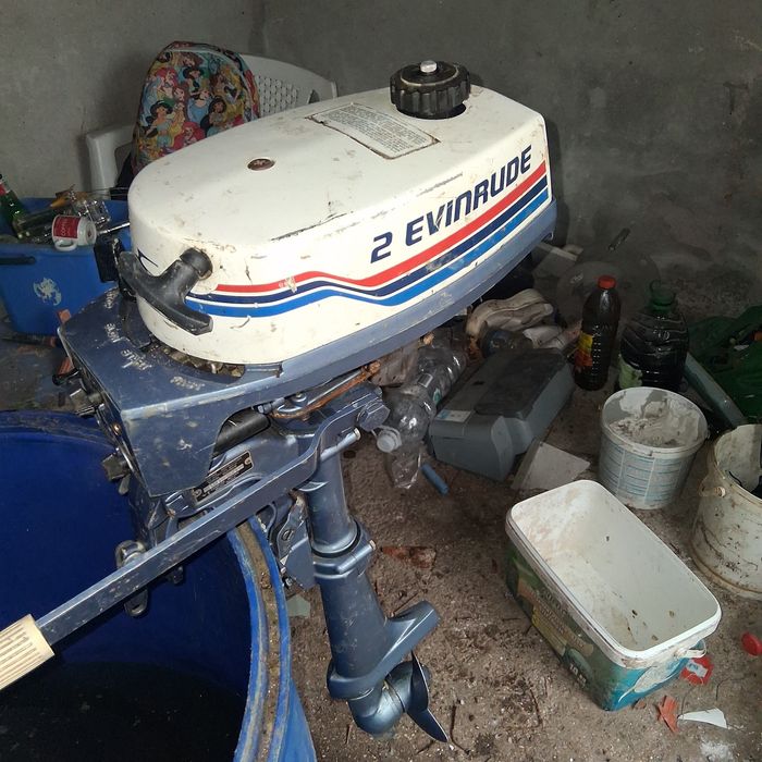 Vând sau schimb motor barca evinrude de 2 cp motorul funcționează ca s