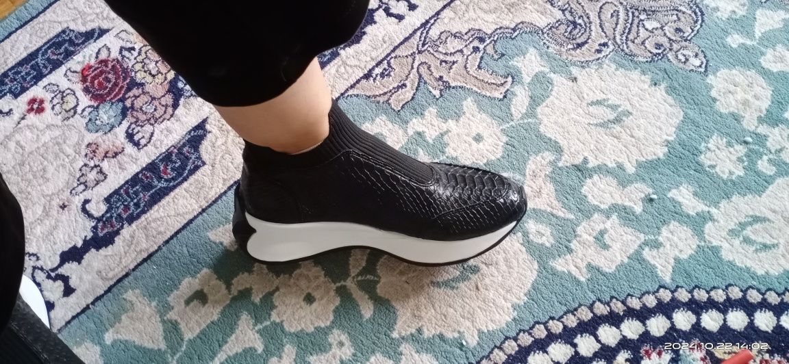 LAYKI brend krasofka. Yangi. Turkiyadan zakazga kelgan.