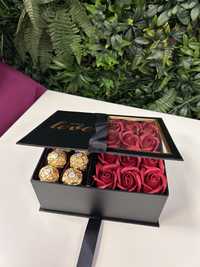 Кутия с декоративни сапунени рози и бонбони фереро