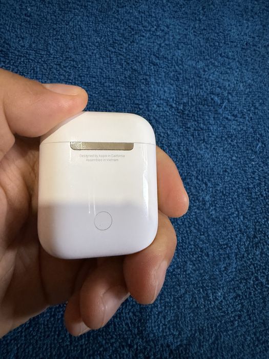Продам оригинал кейс от airpods 2