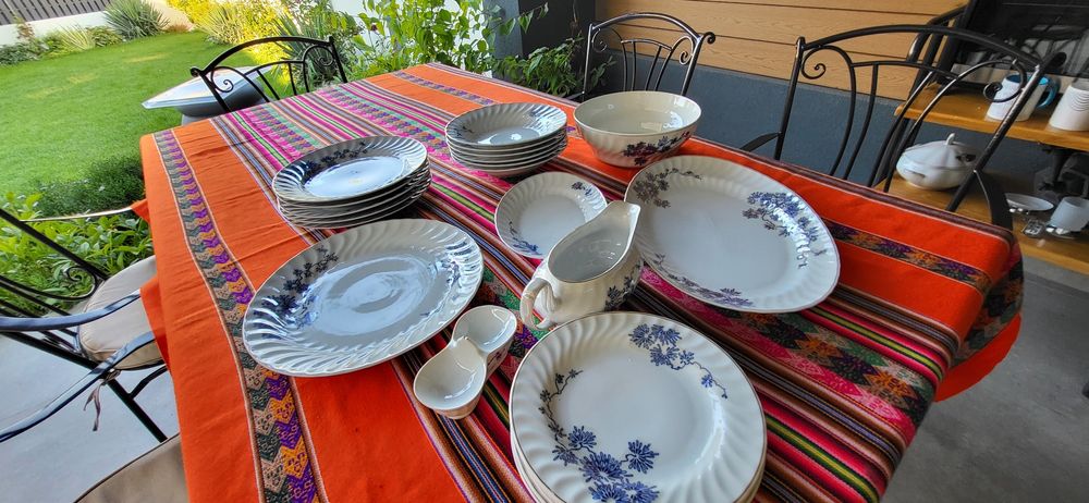 Set farfurii pentru servirea mesei