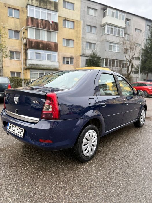 vând Dacia Logan 2010