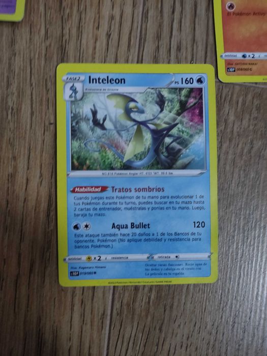 Pokemon карти-5 на брой са и не са истински но имат някаква стойност