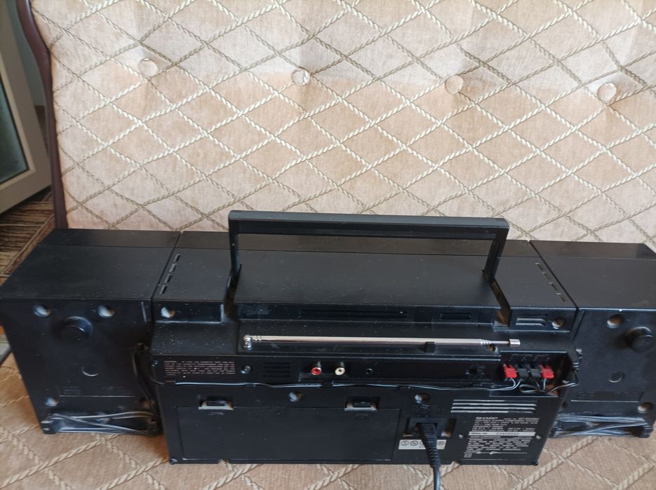 Vând radio casetofon sharp Qt 95
