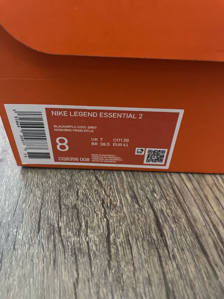 Nike legend essential 2