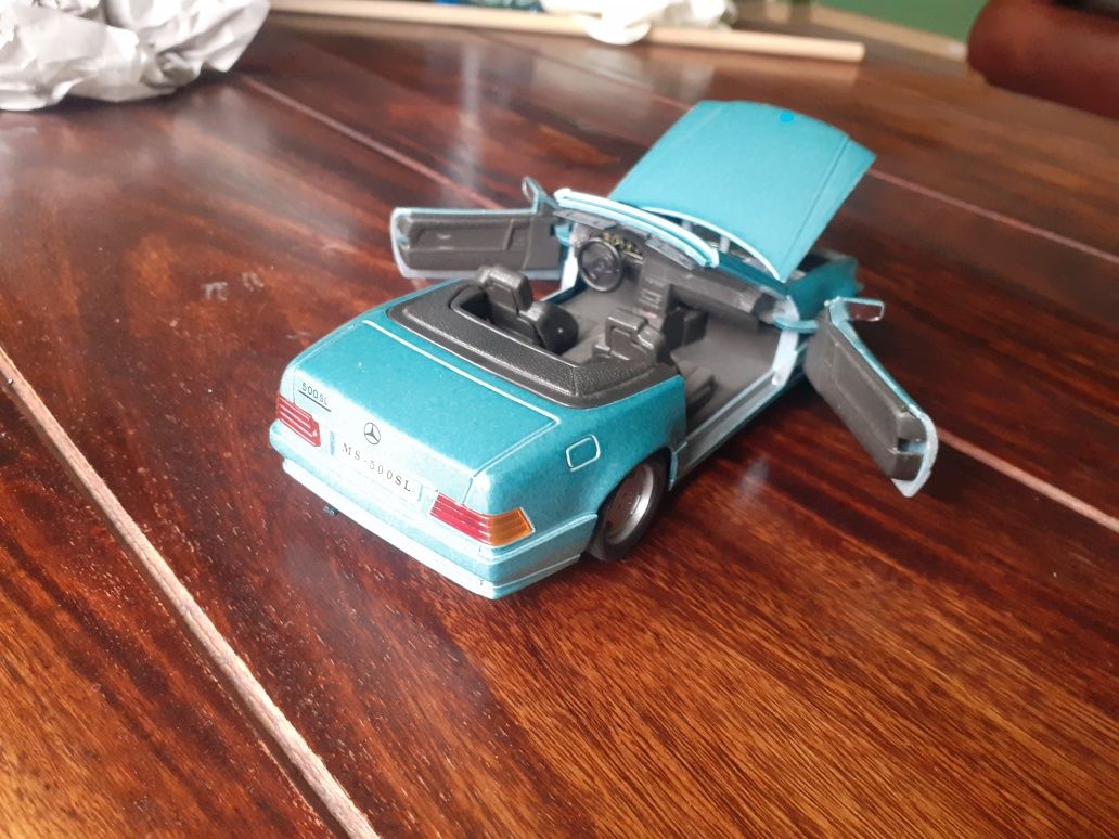 Модел 1/24 Mercedes Benz 500SL