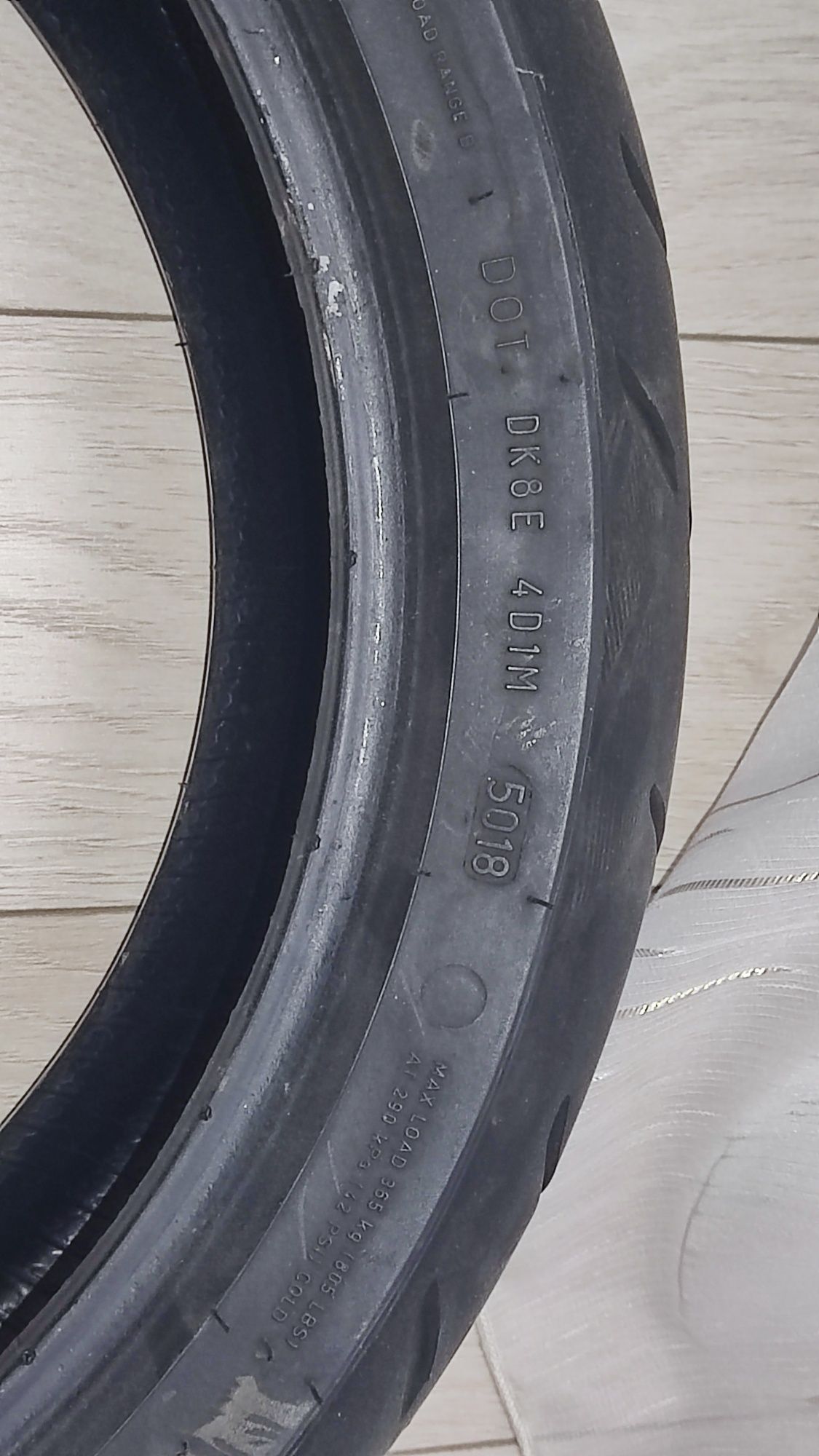 Anvelope moto set față - spate (cauciuc) 120/70/17 și 180/55/17