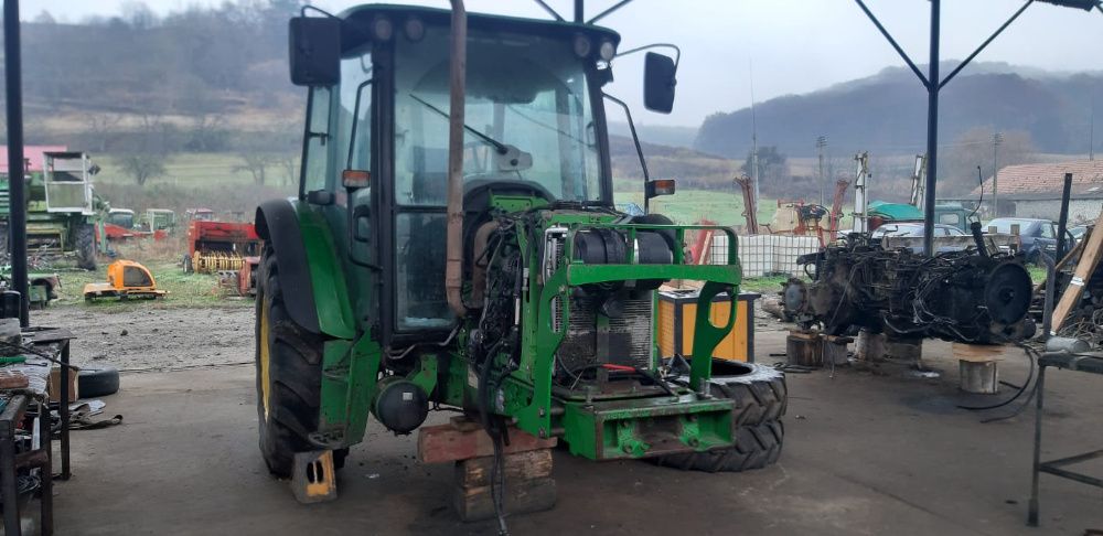 Dezmembram tractor John Deere 5820
