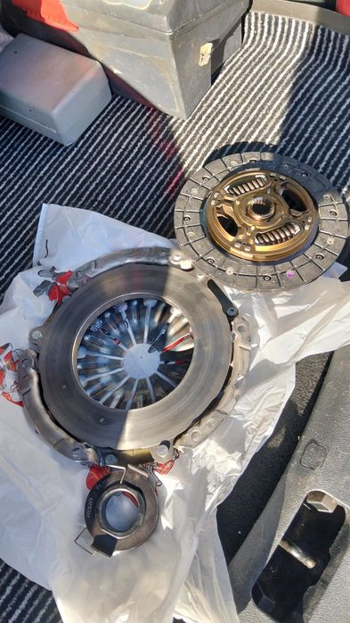 Vând disk ambreiaj Peugeot 107 marca LUK ( .