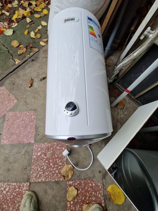 Vând boiler ferroli