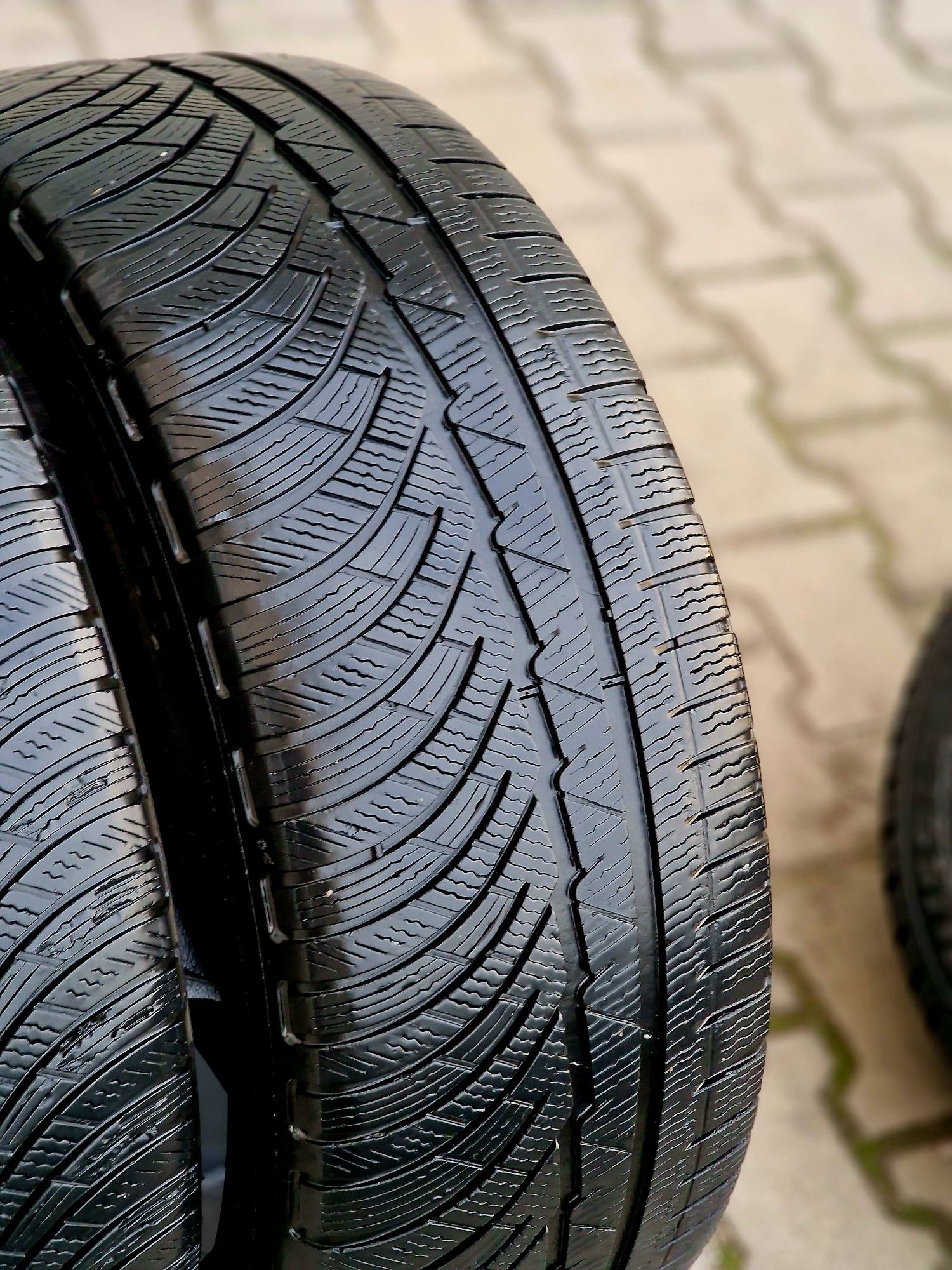 235 45 18 Michelin