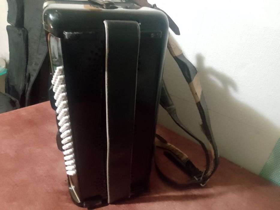 Акоордеон ДЕЛИЦИЯ 96 баса АКУСТИЧЕН четири тонен