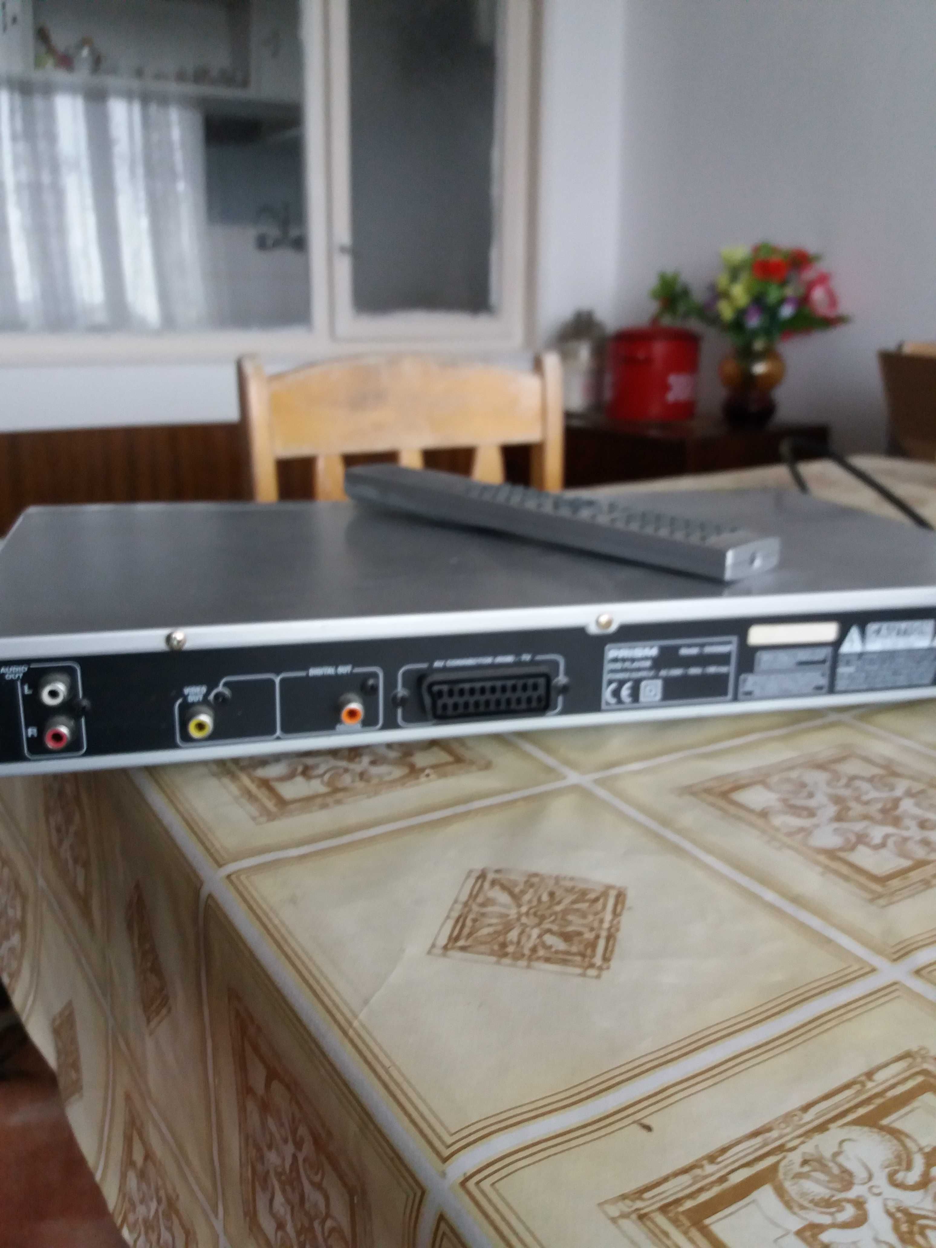 Масичка за телевизор на колелца , DVD player и видео SHARP
