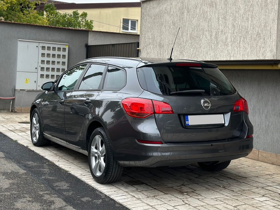 Opel Astra J 2011 1.7 cdti 110 CP Euro 5